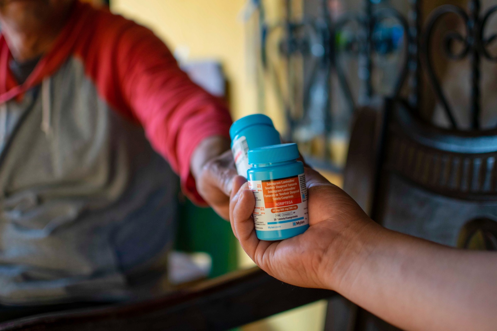 Delivery of antiretroviral medication in a hospital setting