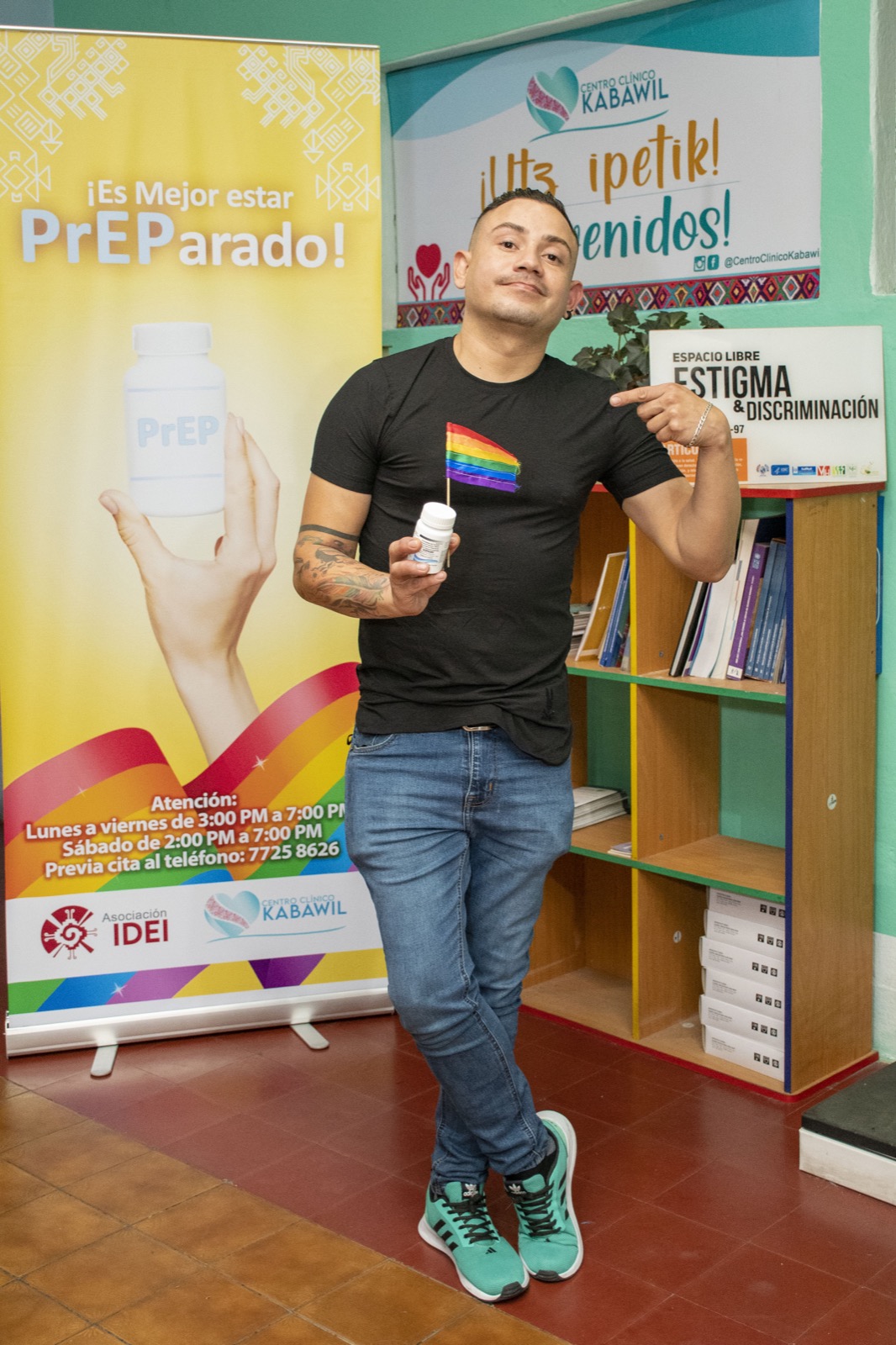 Peer promoter supporting HIV prevention access